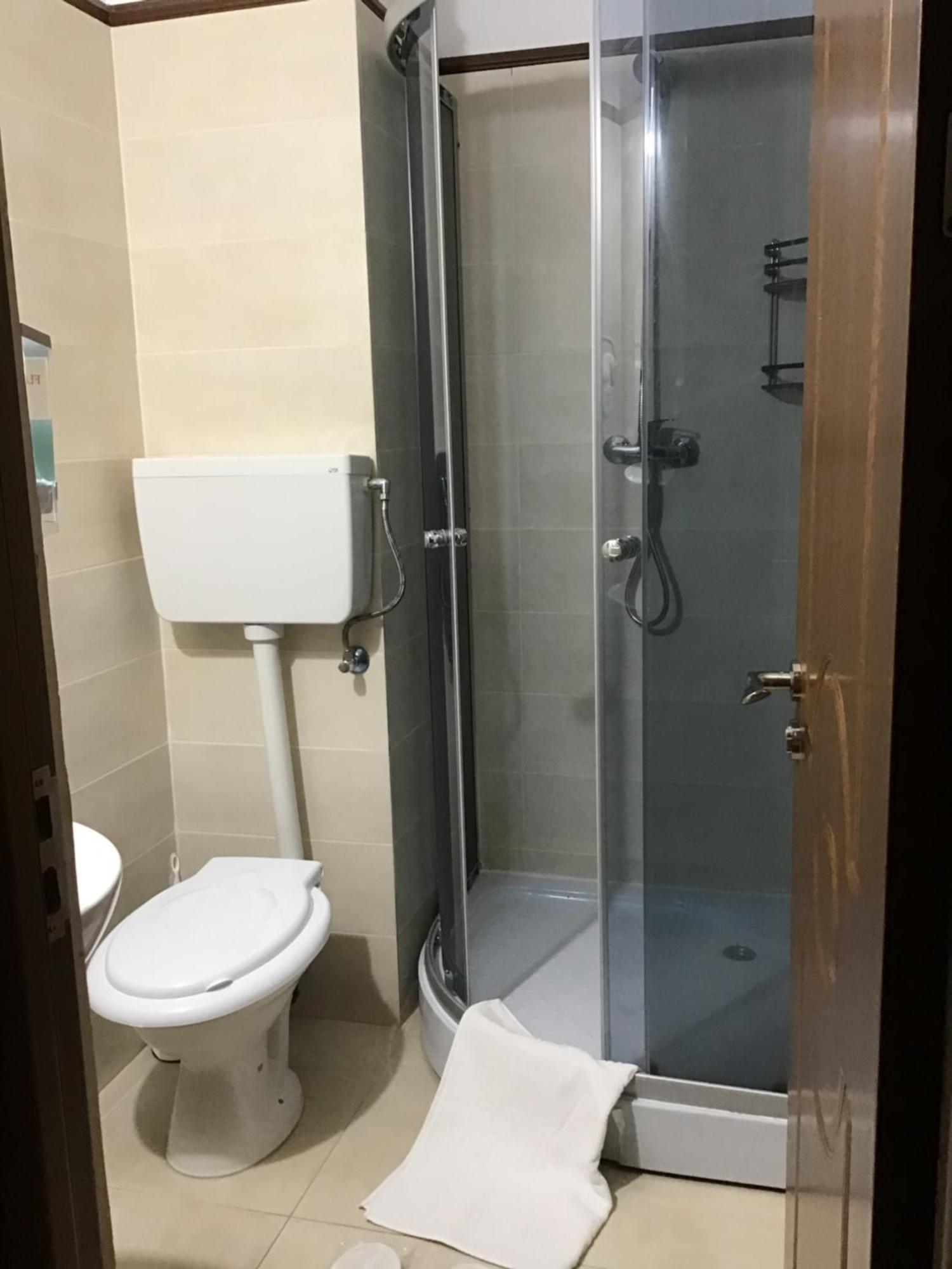 Rora Rose Hotel Bucureşti Ngoại thất bức ảnh