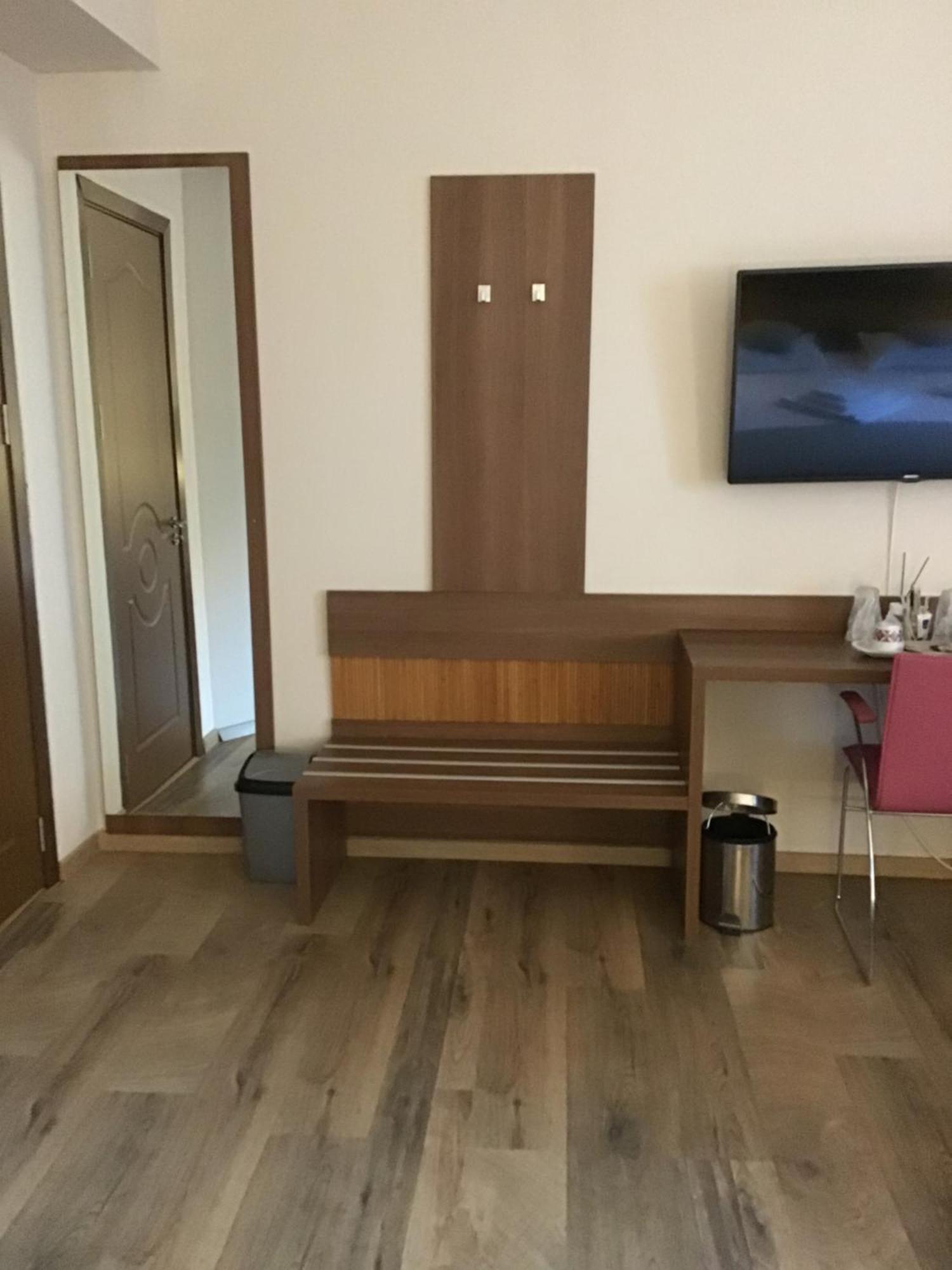 Rora Rose Hotel Bucureşti Ngoại thất bức ảnh